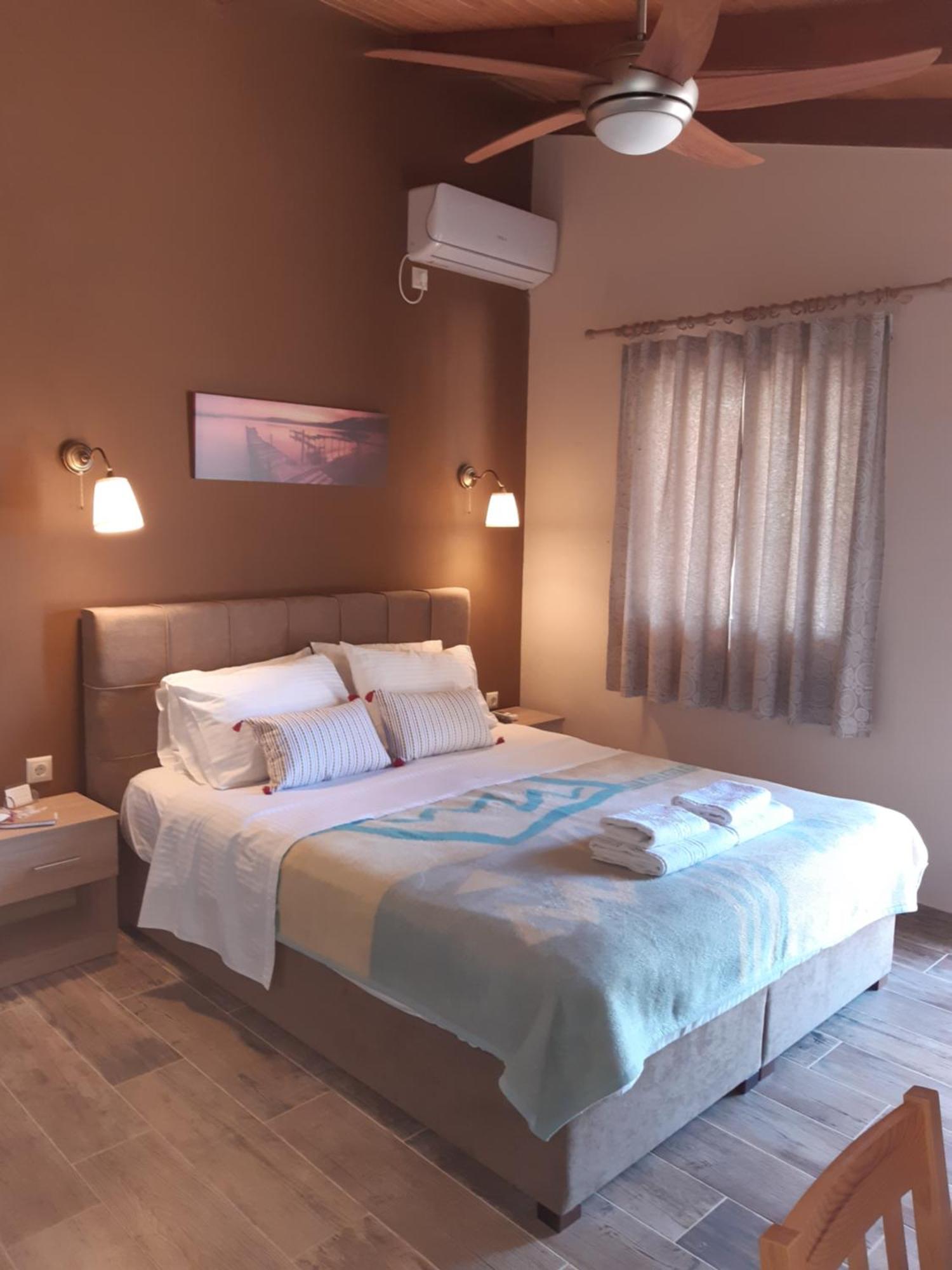 Room Near The Airport Pikérmion Kamer foto